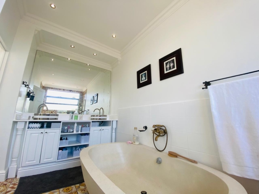5 Bedroom Property for Sale in Sunset Beach Western Cape
